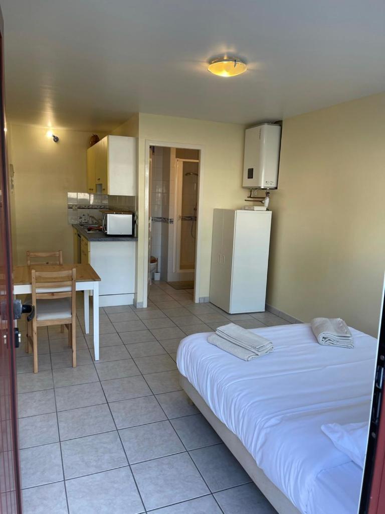 Appartement Ou Studio En Hyper Centre, Pour La Plage Et La Rue Pietonne Il Suffit De Traverser La Rue , Voir La Photo Principale Andernos-les-Bains Zewnętrze zdjęcie