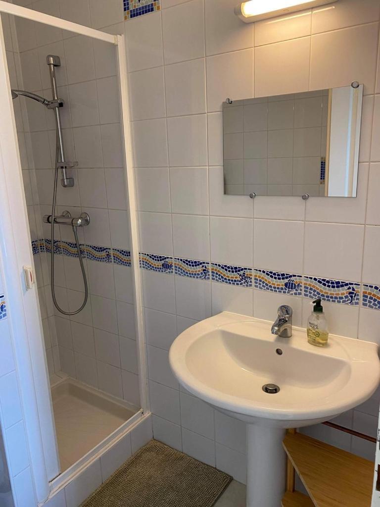 Appartement Ou Studio En Hyper Centre, Pour La Plage Et La Rue Pietonne Il Suffit De Traverser La Rue , Voir La Photo Principale Andernos-les-Bains Zewnętrze zdjęcie