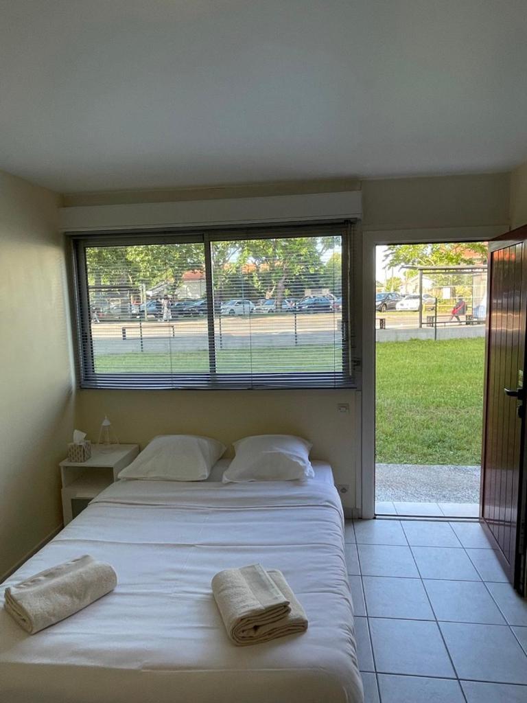 Appartement Ou Studio En Hyper Centre, Pour La Plage Et La Rue Pietonne Il Suffit De Traverser La Rue , Voir La Photo Principale Andernos-les-Bains Zewnętrze zdjęcie