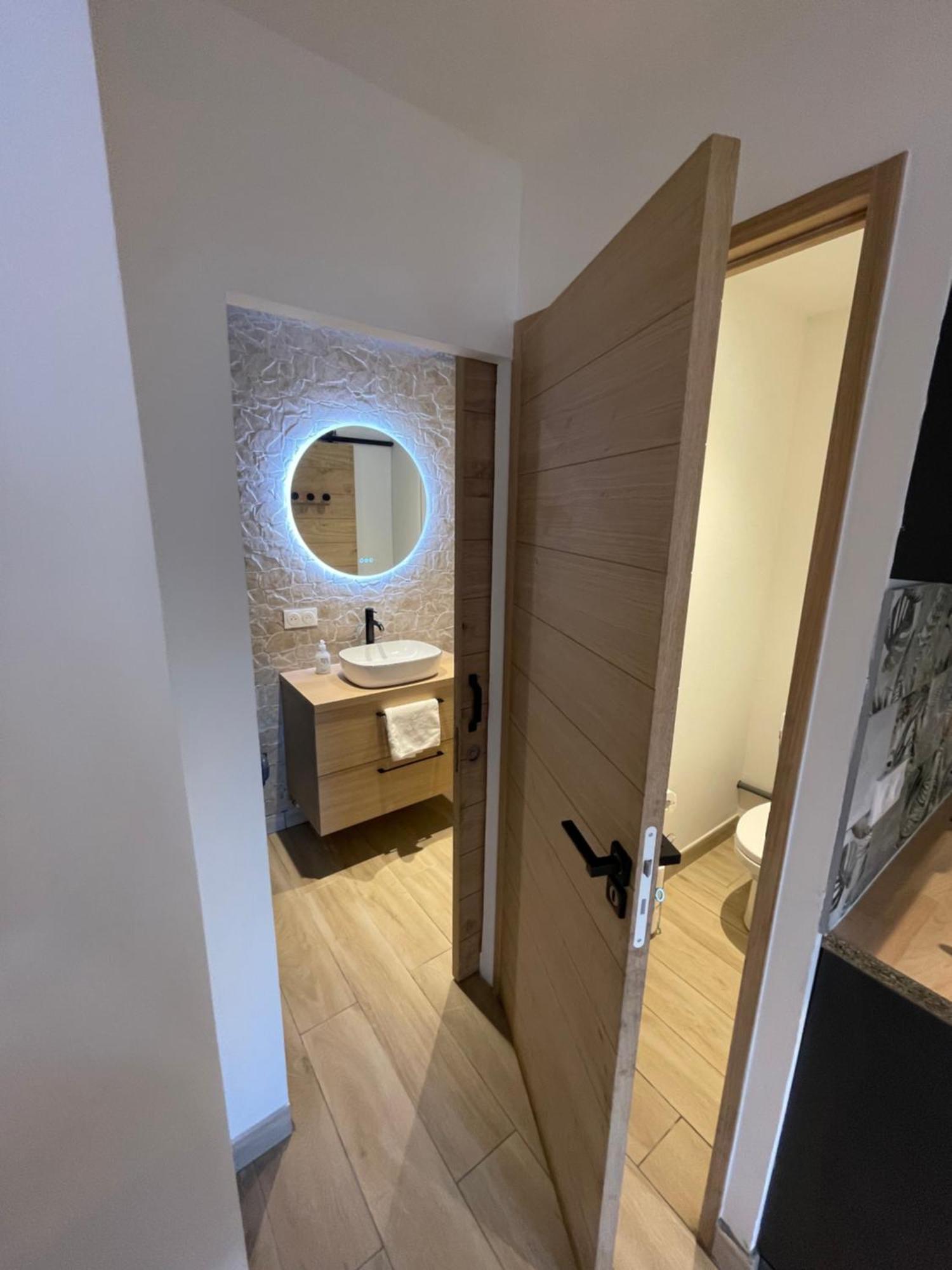 Appartement Ou Studio En Hyper Centre, Pour La Plage Et La Rue Pietonne Il Suffit De Traverser La Rue , Voir La Photo Principale Andernos-les-Bains Zewnętrze zdjęcie