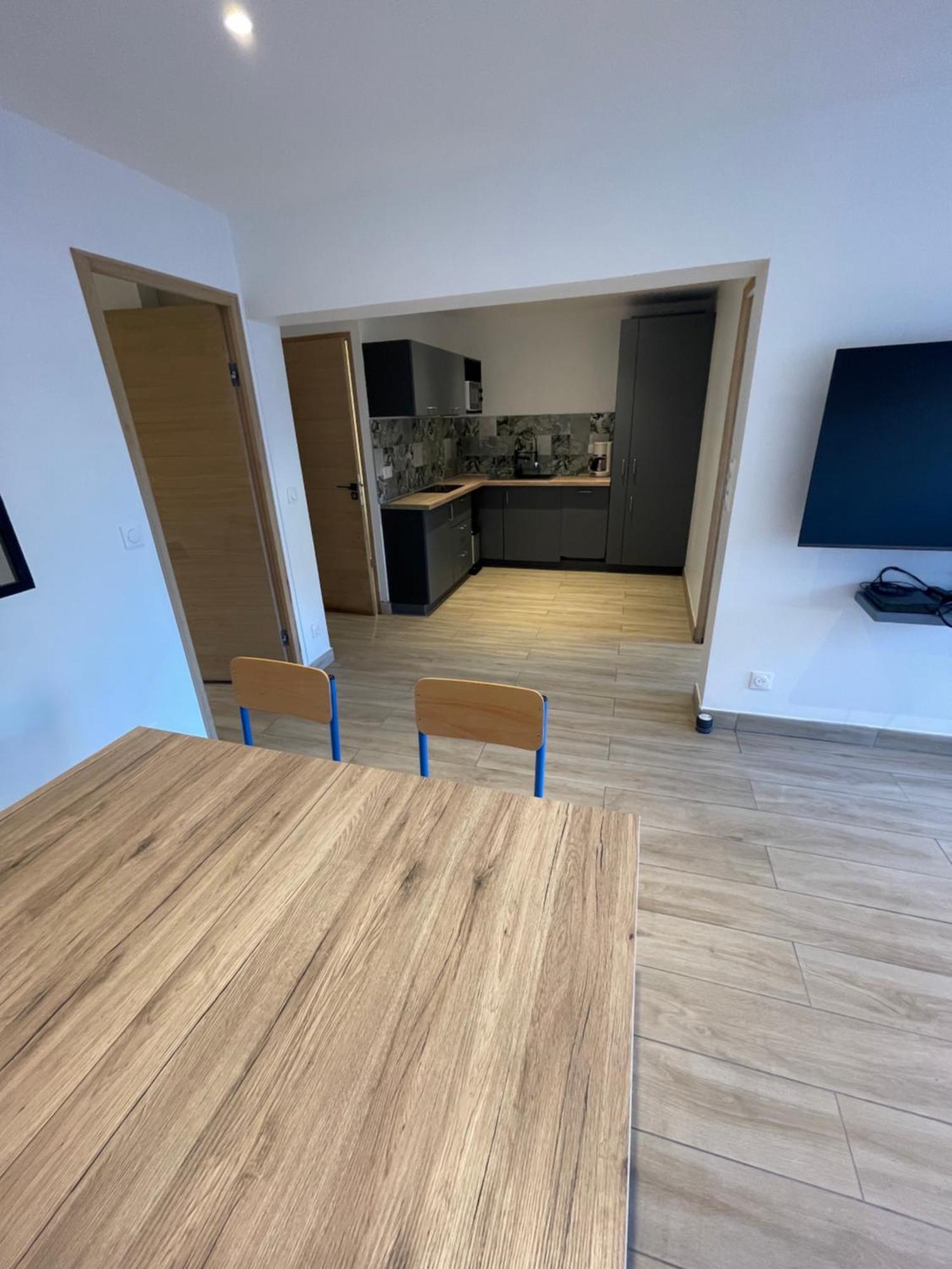 Appartement Ou Studio En Hyper Centre, Pour La Plage Et La Rue Pietonne Il Suffit De Traverser La Rue , Voir La Photo Principale Andernos-les-Bains Zewnętrze zdjęcie