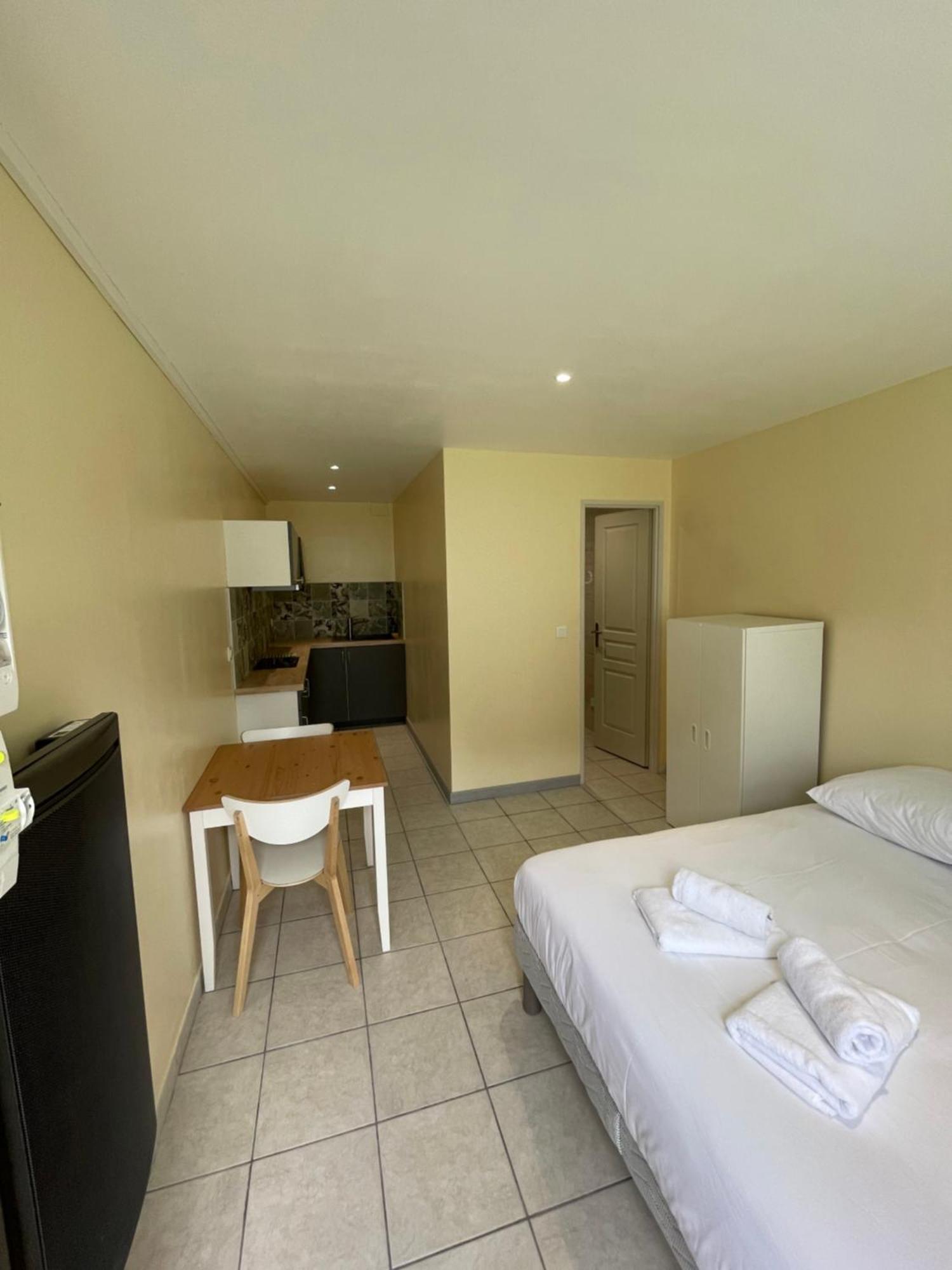 Appartement Ou Studio En Hyper Centre, Pour La Plage Et La Rue Pietonne Il Suffit De Traverser La Rue , Voir La Photo Principale Andernos-les-Bains Zewnętrze zdjęcie