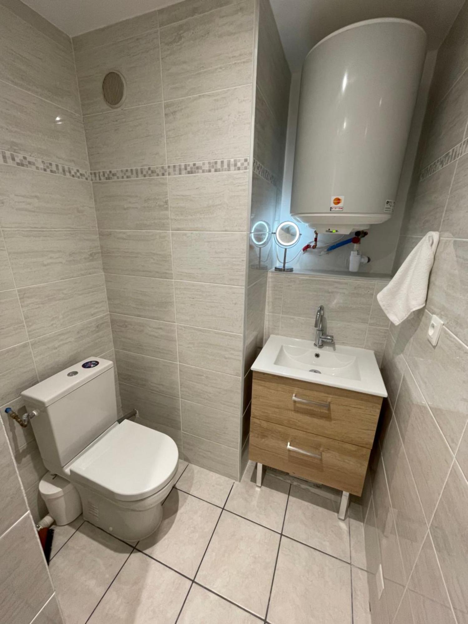 Appartement Ou Studio En Hyper Centre, Pour La Plage Et La Rue Pietonne Il Suffit De Traverser La Rue , Voir La Photo Principale Andernos-les-Bains Zewnętrze zdjęcie